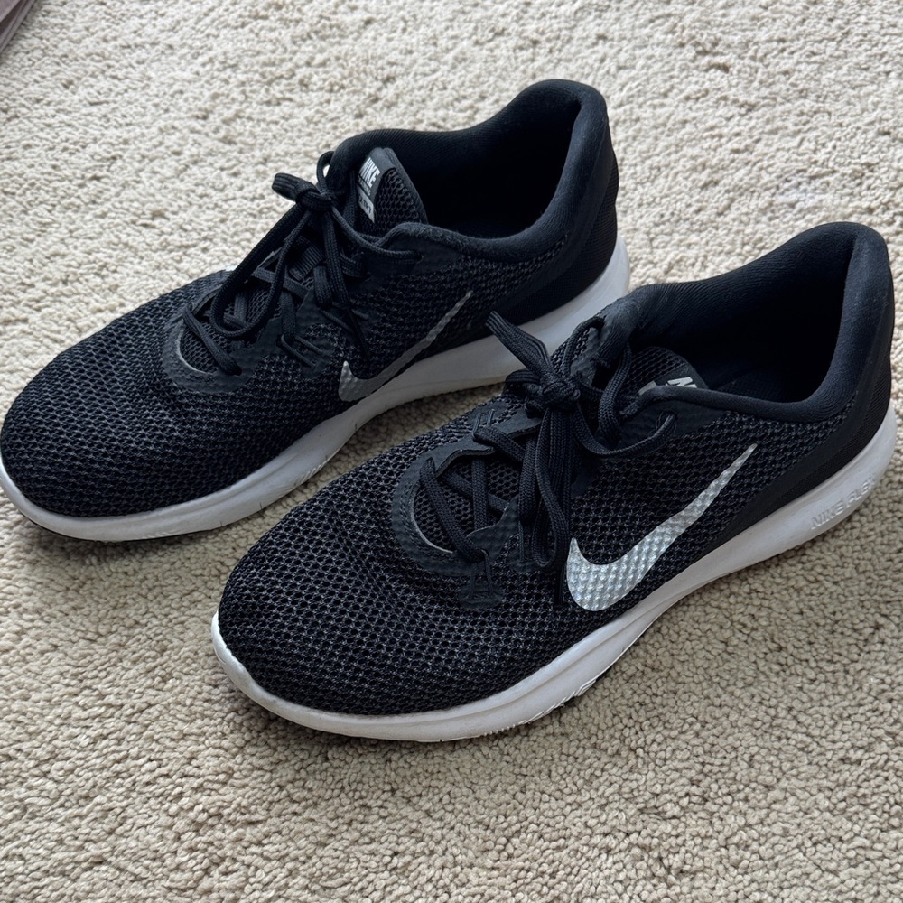 Nike Black and White Running Shoes